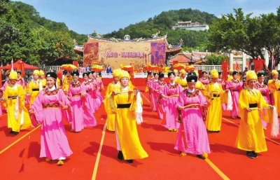 九日山仿宋祈風(fēng)盛典再現(xiàn)古代航海節(jié)的壯觀場(chǎng)面