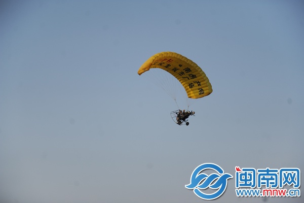 在空中順利飛行