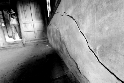 主體廳堂二樓墻體出現(xiàn)裂縫