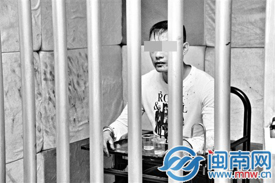 犯罪嫌疑人在接受審訊