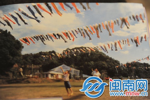 男孩節(jié)，藍(lán)天下飄舞的鯉魚(yú)風(fēng)箏