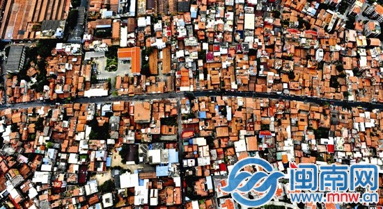 古老西街織出古城一抹紅