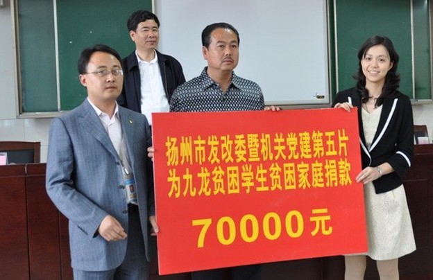 周冰簡(jiǎn)歷照片