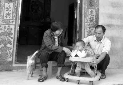 搬進(jìn)新房后，高廷勇一家其樂融融