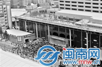 石博會上人頭攢動（資料圖）