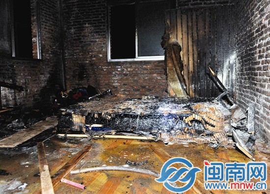 房間被火洗劫一空，成了黑色地獄