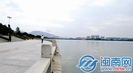 如今西湖完成了治污，碧波萬頃