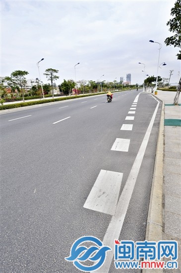 沿海大通道蟳埔段設(shè)有公交?？空荆恢睕](méi)有公交