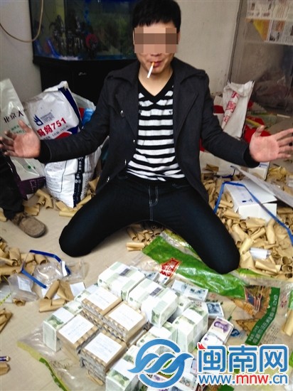 該公司員工在零錢上合影