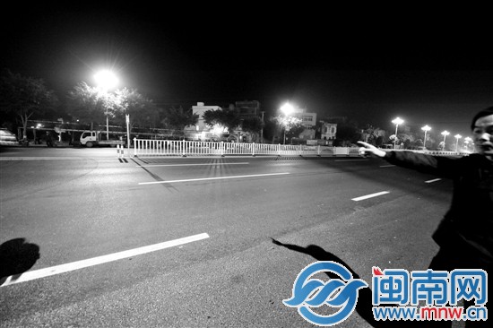 老嫗在過馬路時(shí)被撞