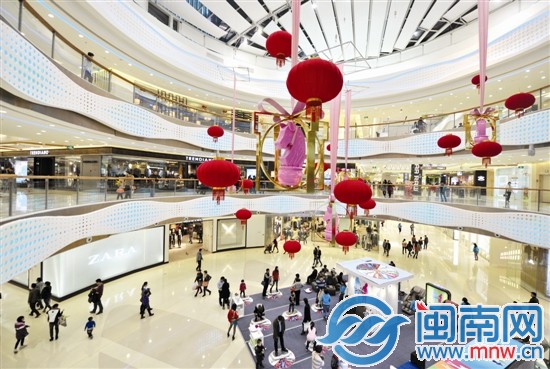 昨晚9點半，泉州市區(qū)萬達廣場，依舊人來人往