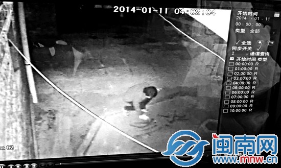 男子點燃木料引發(fā)家具城大火