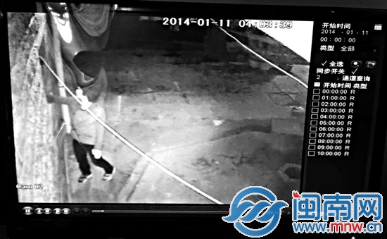 男子點燃木料引發(fā)家具城大火