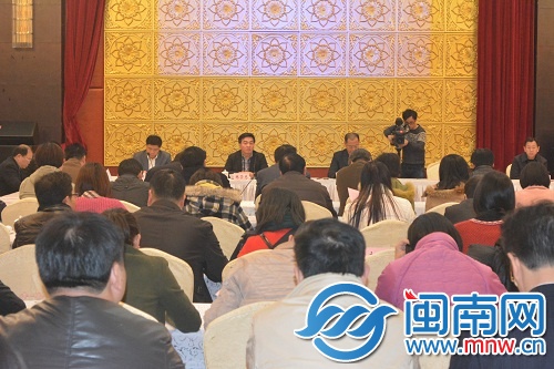 交易會上，南安市委書記黃南康致辭，副市長黃景陽對