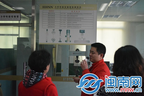 輝煌水暖集團(tuán)工作人員介紹檢測(cè)技術(shù)