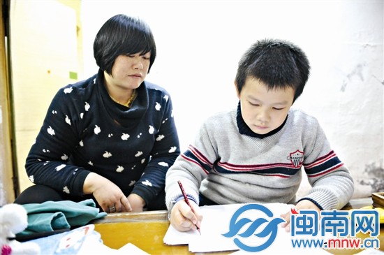 小澤煒干什么都坐不住，除了畫畫