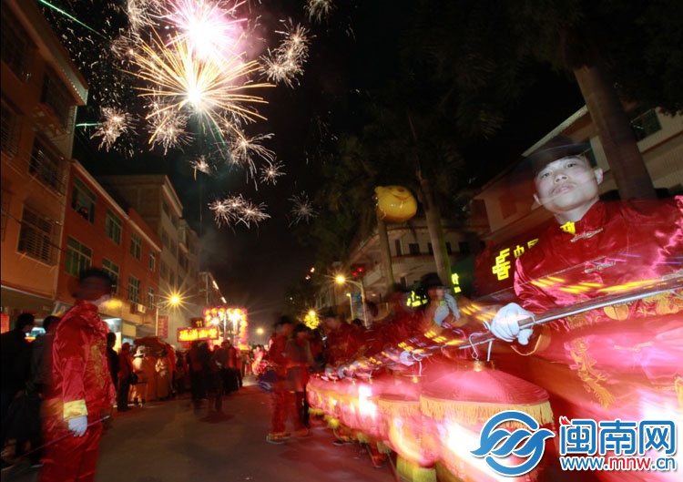 Ȫ�ݰΰΟ��F(xi��n)�������(d��ng)��M��������ζ