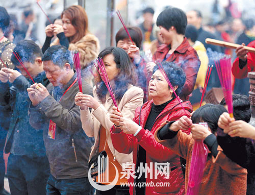 慶典活動(dòng)引來各地善男信女