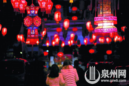 后城展區(qū)昨晚燈火通明