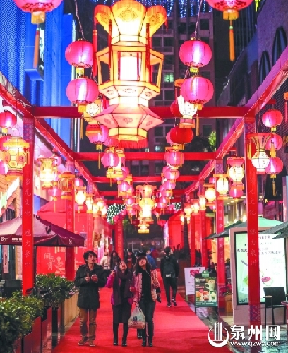 泉州浦西萬達(dá)金街逛燈會品小吃