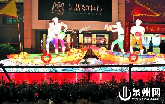 海上潑水，多熱鬧