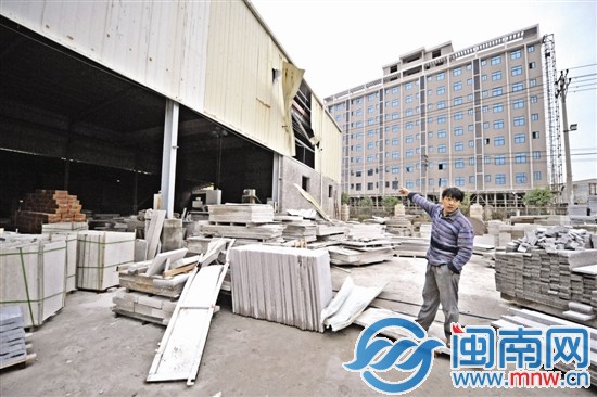 小貨車上的不明液體爆炸