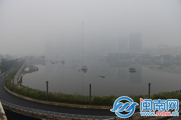 昨日12時(shí)24分，豐澤浦西，泉州最高商業(yè)樓迷失霧中