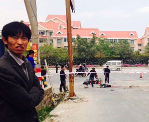 車禍現(xiàn)場(chǎng)慘烈，圍觀群眾不忍直視