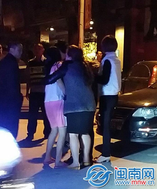 死者王某的家屬在現(xiàn)場