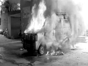 面包車正在燃燒