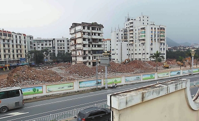 河濱片區(qū)二期整治改造范圍內(nèi)的房屋已基本拆除。本報