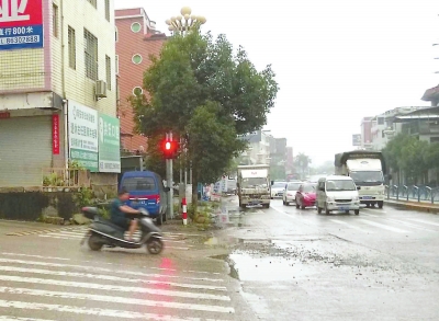 省道308線與溪美蓮塘村交叉路口已安裝燈控設施，交