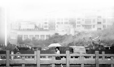 大雨造成市民出行困難。2