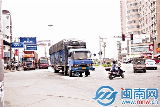 火滅后，從外觀上看，沒(méi)發(fā)現(xiàn)貨車有明顯受損情況