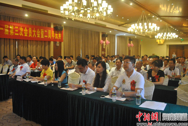 ?？谀习采虝?huì)成立兩周年