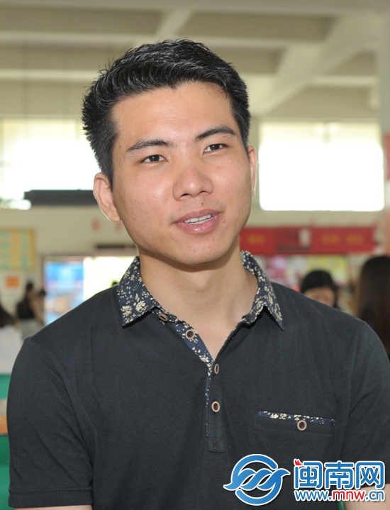 學(xué)長顏少容