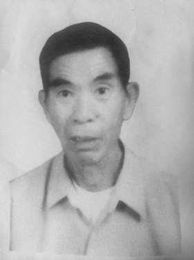 林孫盛，身高168厘米，走失時身穿白色衣服，灰色褲