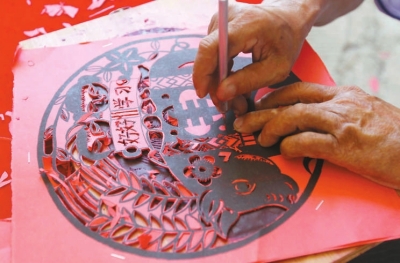 精雕細琢的精美剪紙作品。