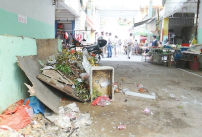 第二市場內垃圾亂扔現象較為突出。